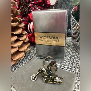 Viktor & Rolf Spicebomb Extreme  plus motorcycle keychain